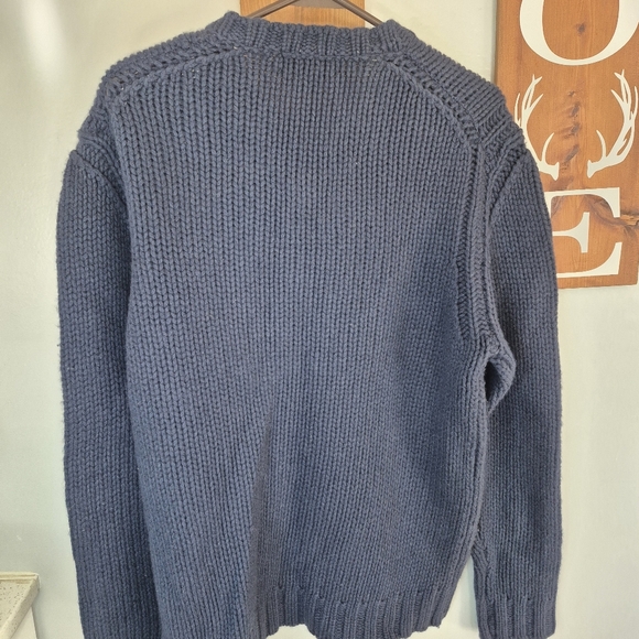 J. Crew Vintage Men's Lambs Wool V-Neck Sweater in Navy - Picture 4 of 8